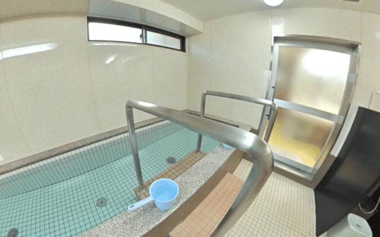 アローンズ大阪　大浴場パノラマ画像